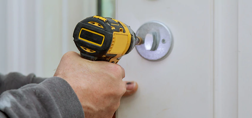 Street Locksmith For Smart Lock Repair in Pasadena, CA